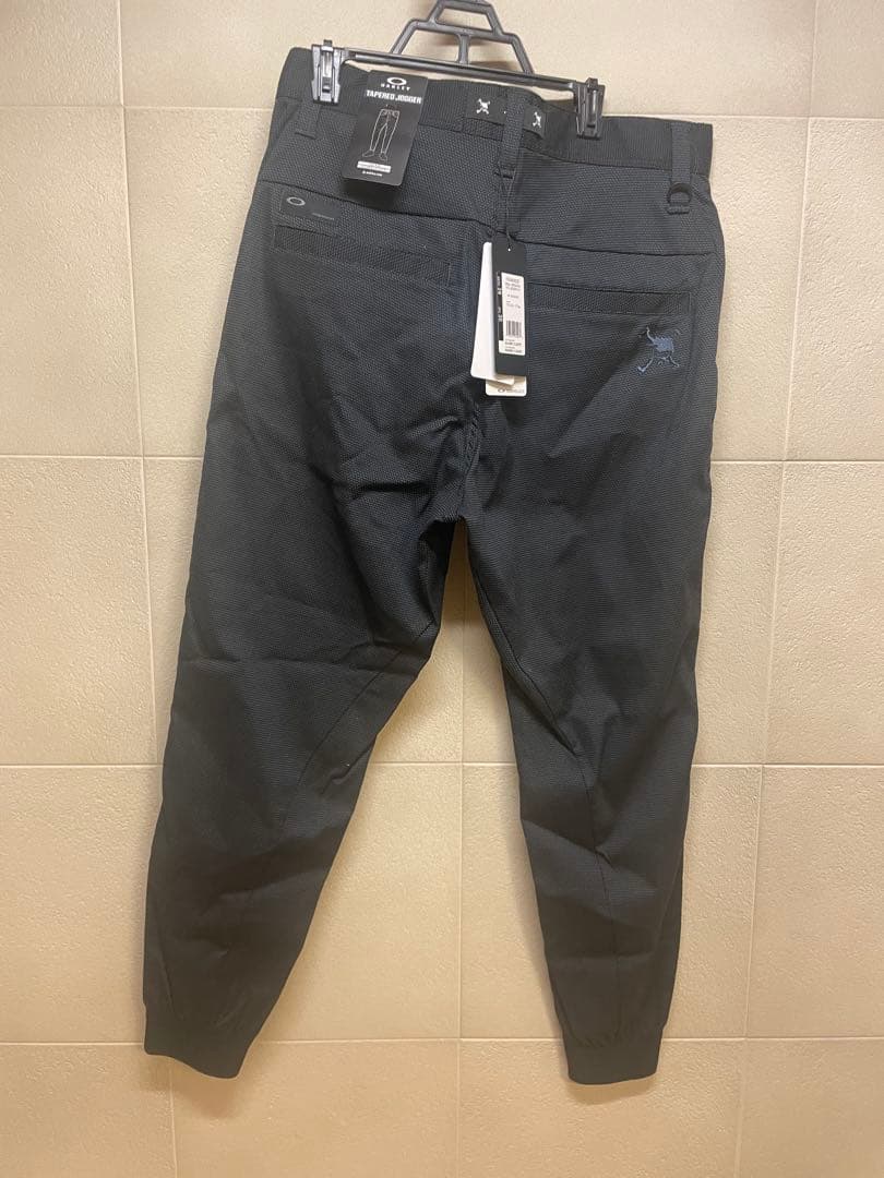 【新品】Oakley ブラック テーパードジョガーパンツ　JPN30 スカル