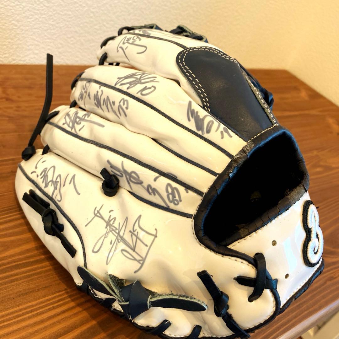 超希少　BayStars 2009 ベイスターズ　12選手サイン入りグローブ