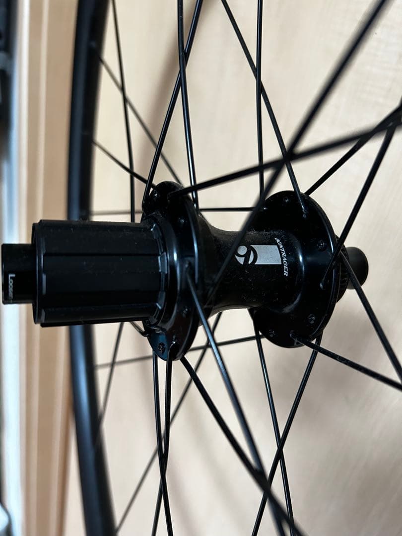 ブラック自転車ホイール シマノハブ