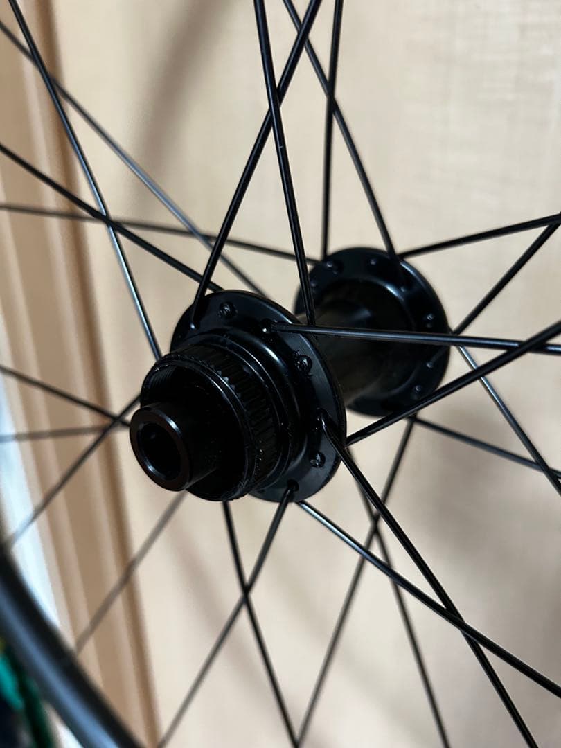 ブラック自転車ホイール シマノハブ
