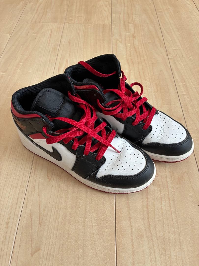 NIKE J AIR JORDAN 1 MID ホワイト/ブラック/ジムレッド