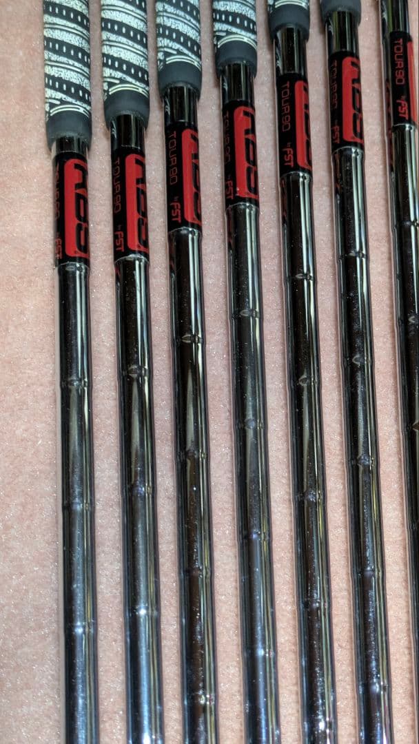 cobraグリップ付き　KBS TOUR90(R) 7本