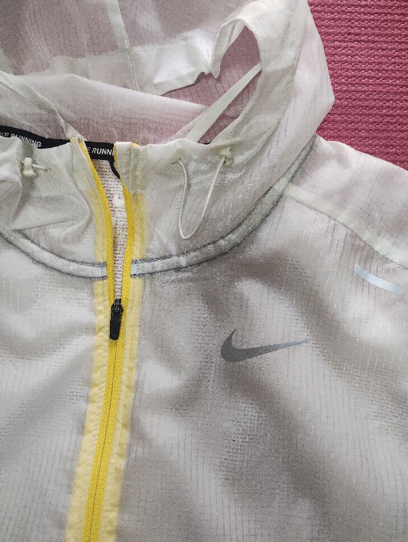 Nike Running ウィンドランナー　ホワイト/イエロー
