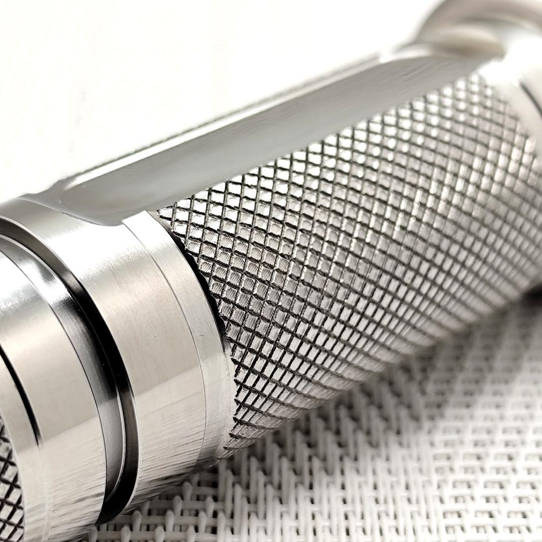 SUREFIRE 6P スタイル チタンライト／ランヤードリング付き