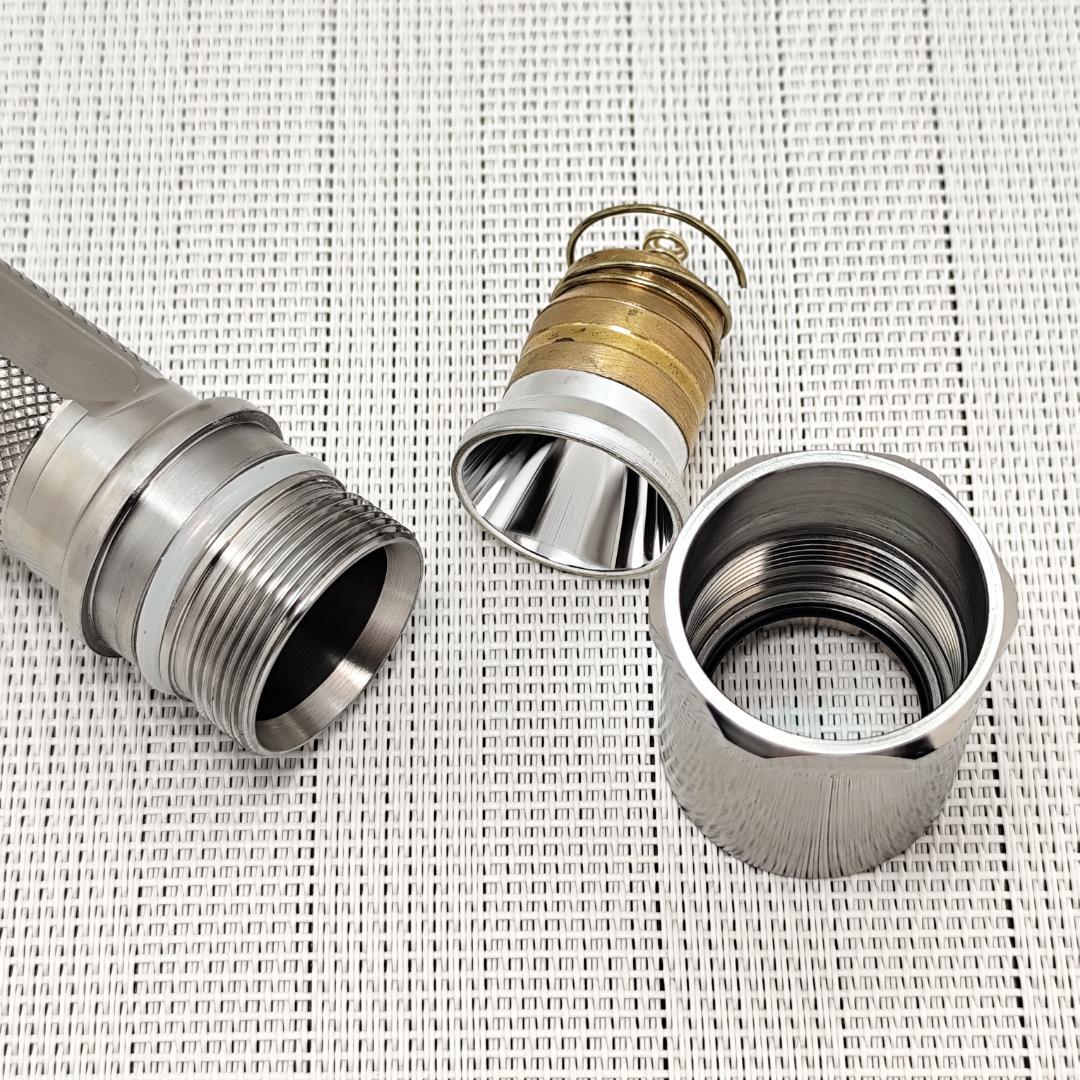 SUREFIRE 6P スタイル チタンライト／ランヤードリング付き
