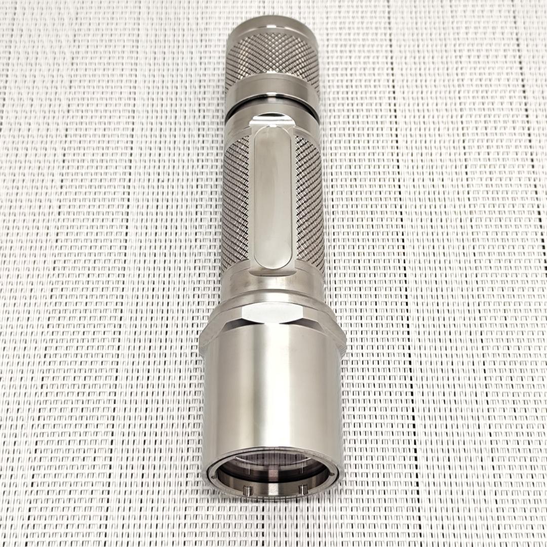 SUREFIRE 6P スタイル チタンライト／ランヤードリング付き