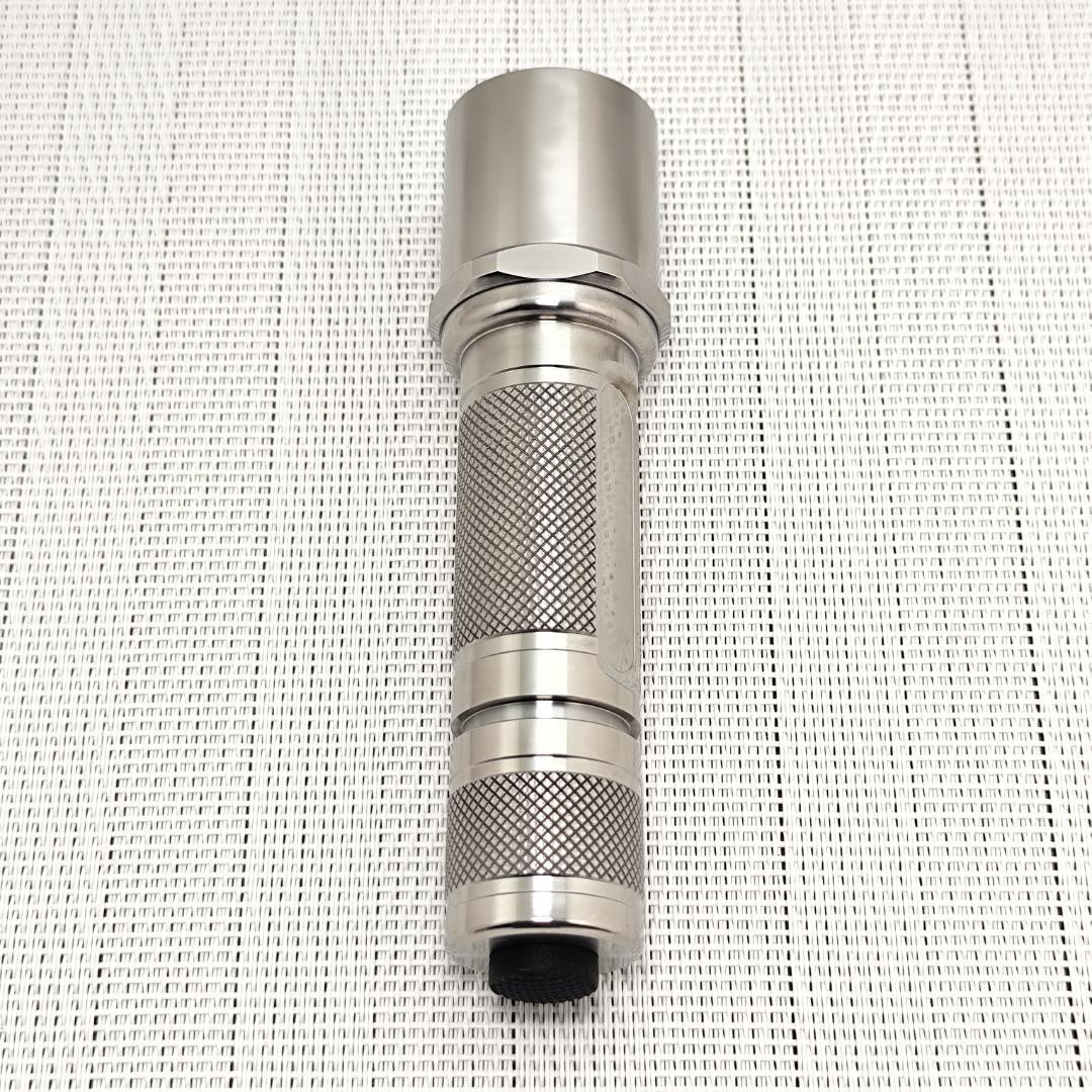 SUREFIRE 6P スタイル チタンライト／ランヤードリング付き