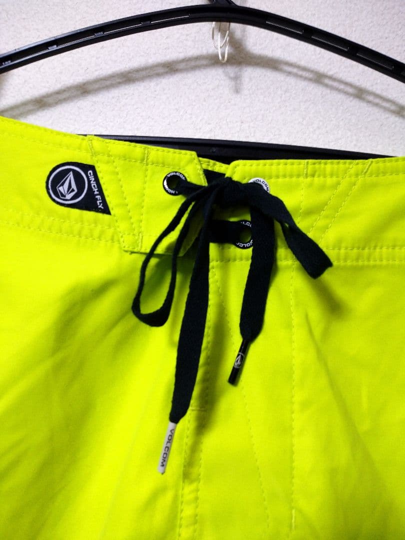 値下げ ☆ VOLCOM 水着 サーフパンツ 30 蛍光イエロー