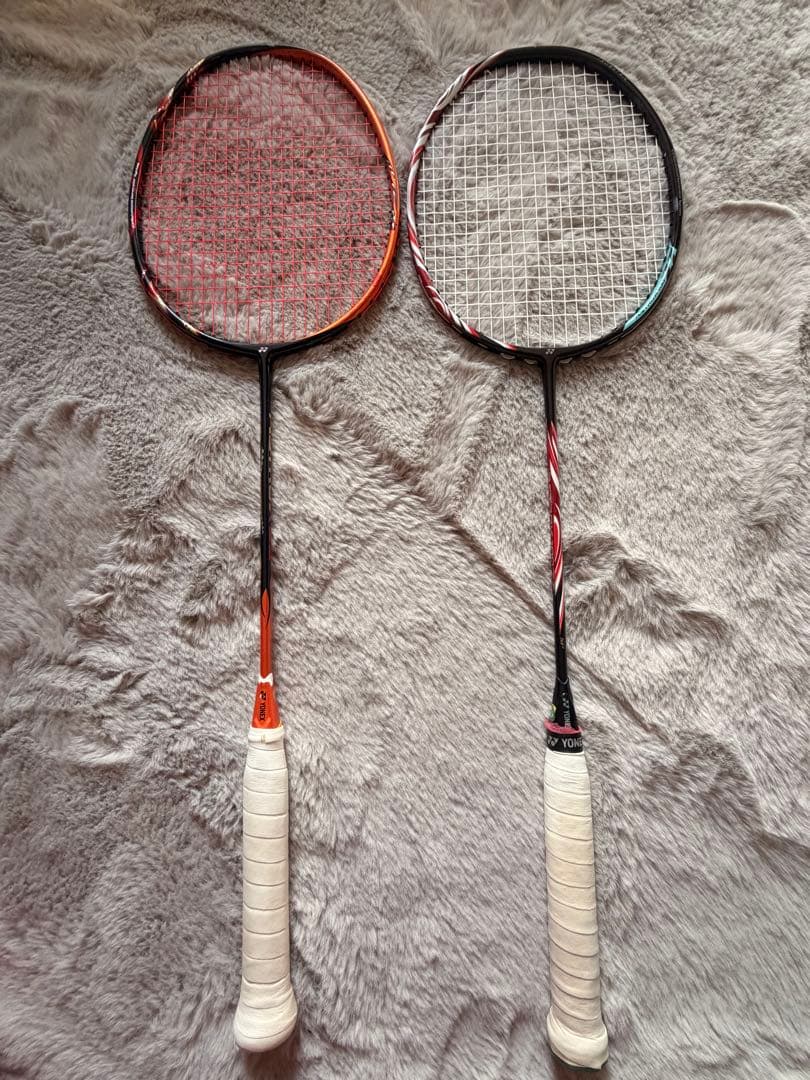 バドミントンラケット オレンジと黒 2本セット