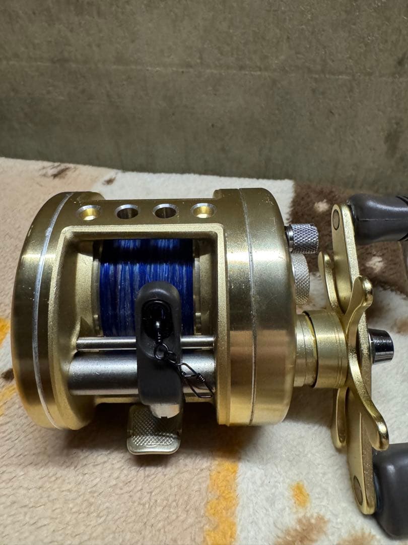 Shimano Calcutta ベイトリール ゴールド