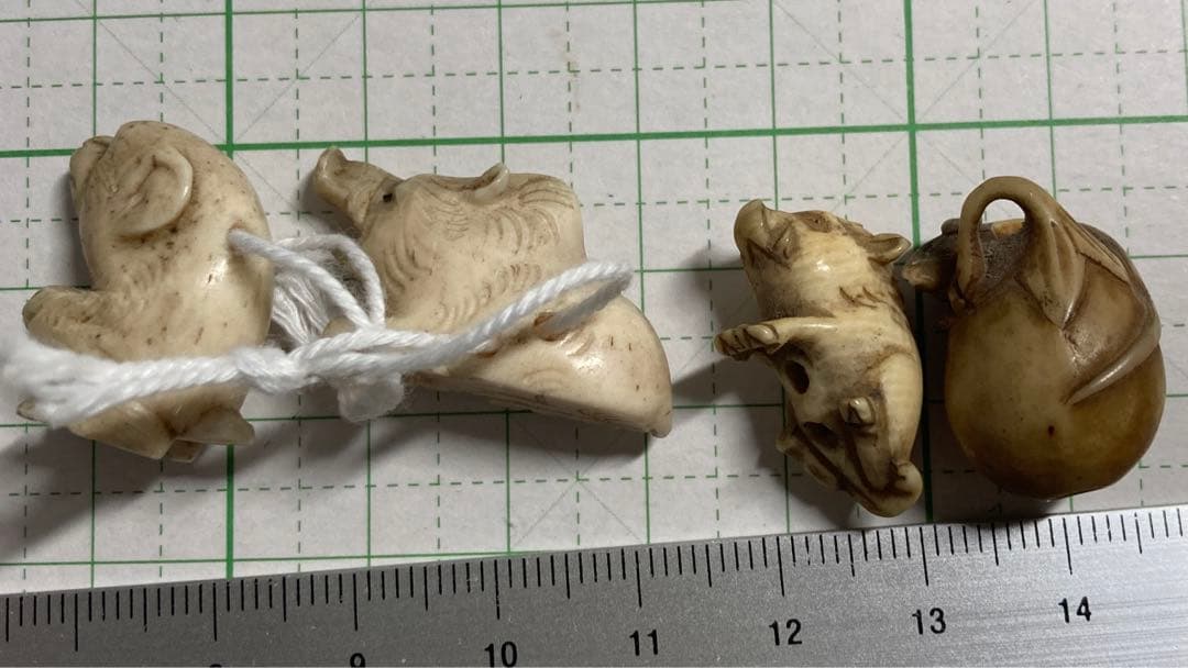 天然素材　精密彫刻　アンティーク　根付　置物