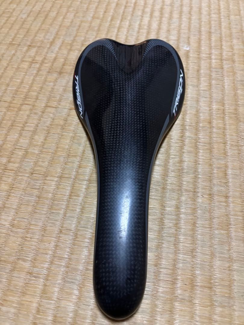 トライゴン カーボン サドル 黒 カーボンレール　重量95g