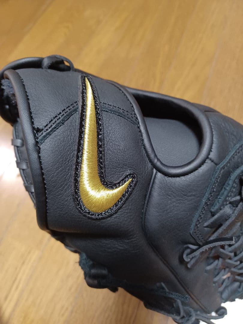 Nike ALPHA HUARACHE 12.5 逆スウォッシュ　グローブ