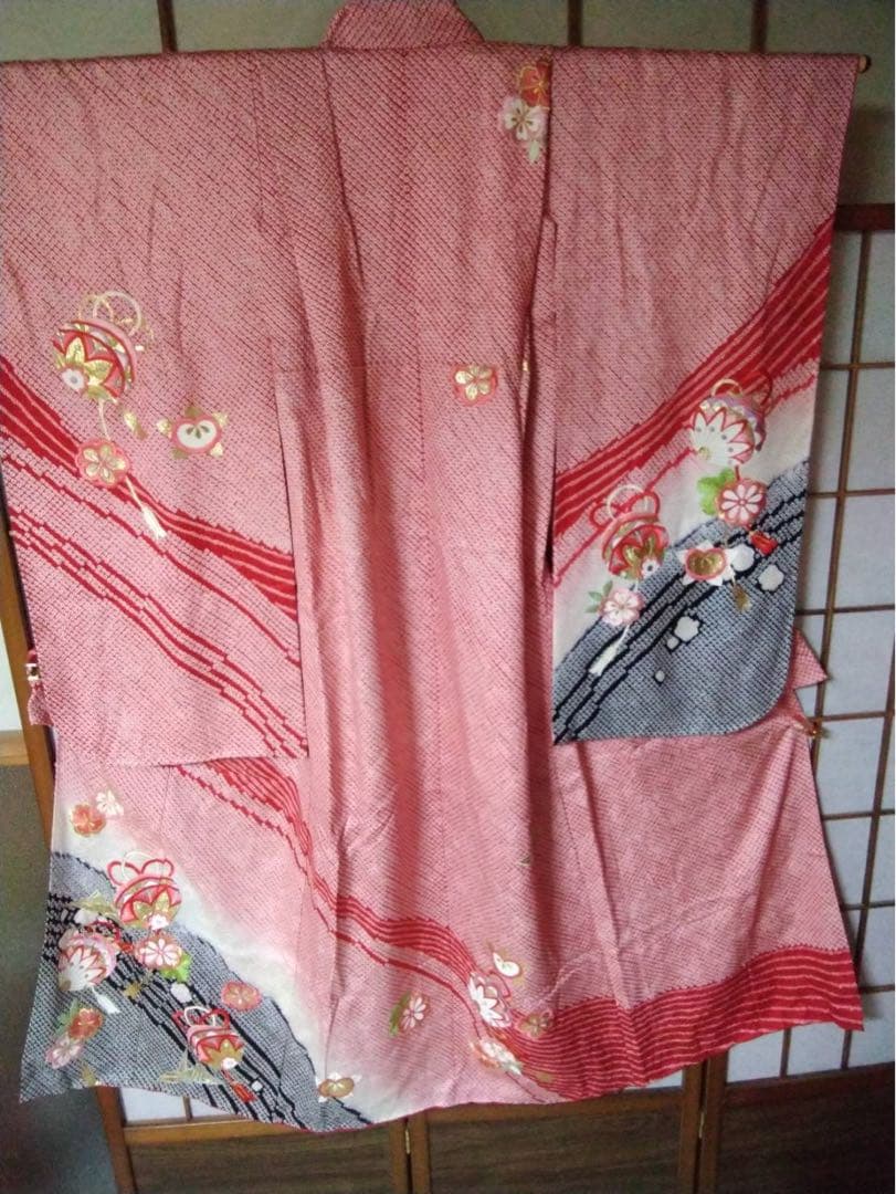 7歳向け・正絹・総絞り・刺繍入りのお着物