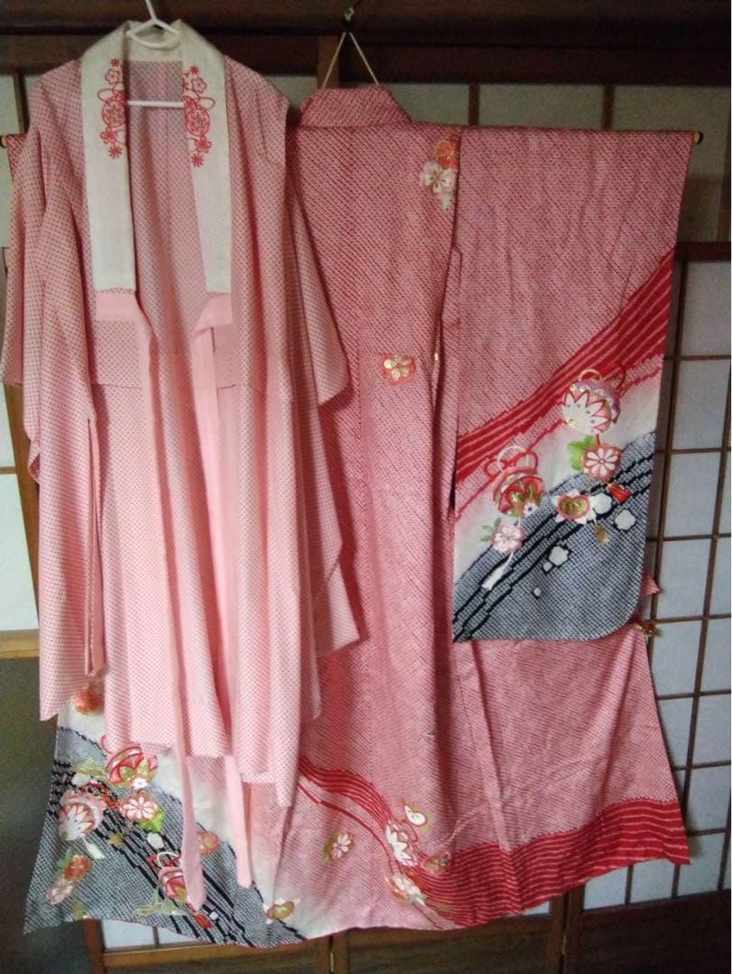 7歳向け・正絹・総絞り・刺繍入りのお着物