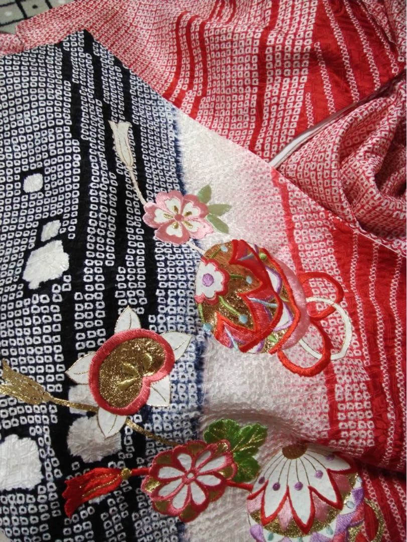 7歳向け・正絹・総絞り・刺繍入りのお着物