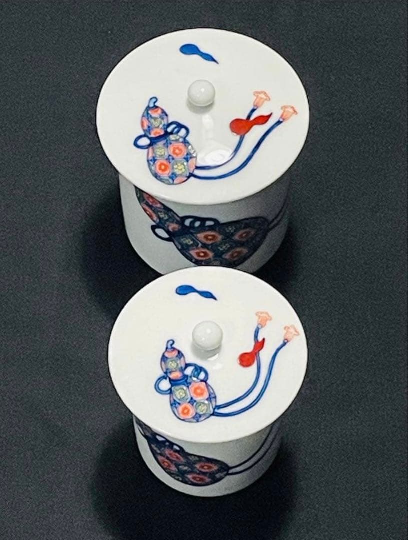 未使用品時代物十二代酒井田柿右衛門　染錦瓢箪画夫婦蓋付湯呑みセット