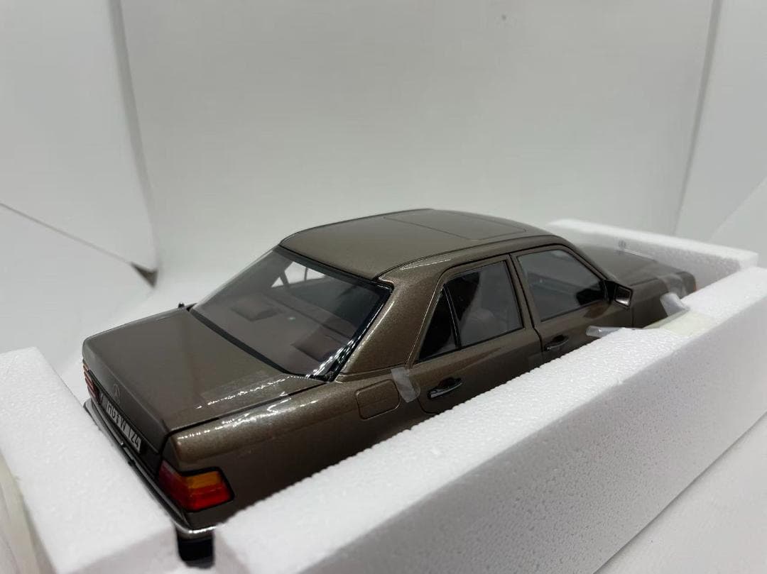 304-054 ノレブ 1/18 メルセデスベンツ 500 E 1990
