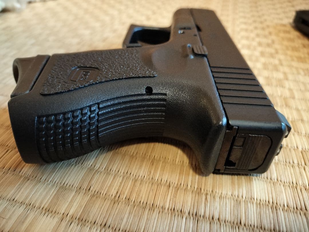 まんじゅう　東京マルイ グロック26 スペアマガジン有　ケース