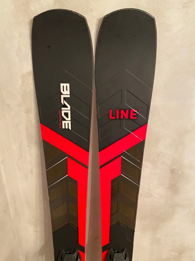LINE BLADE スキー 板 黒/赤