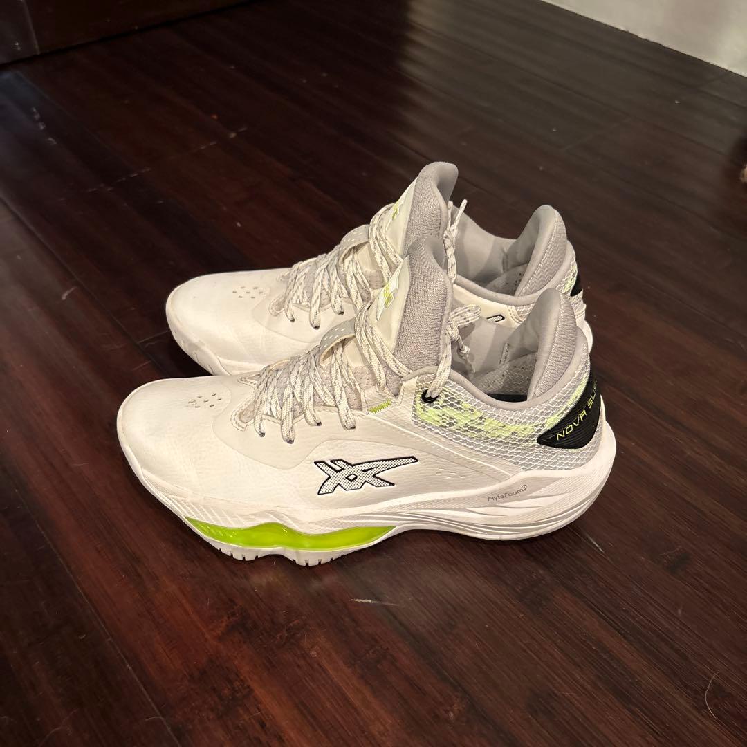 ASICS NOVA SURGE LOWバスケットシューズ ホワイト/グリーン