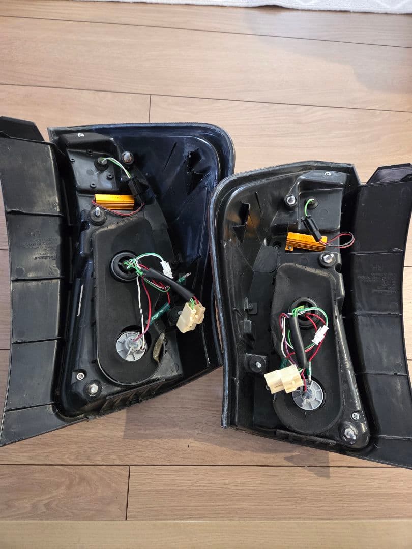 プリウスα REVIER(レヴィーア) LEDテールランプ 流星バージョン希少品