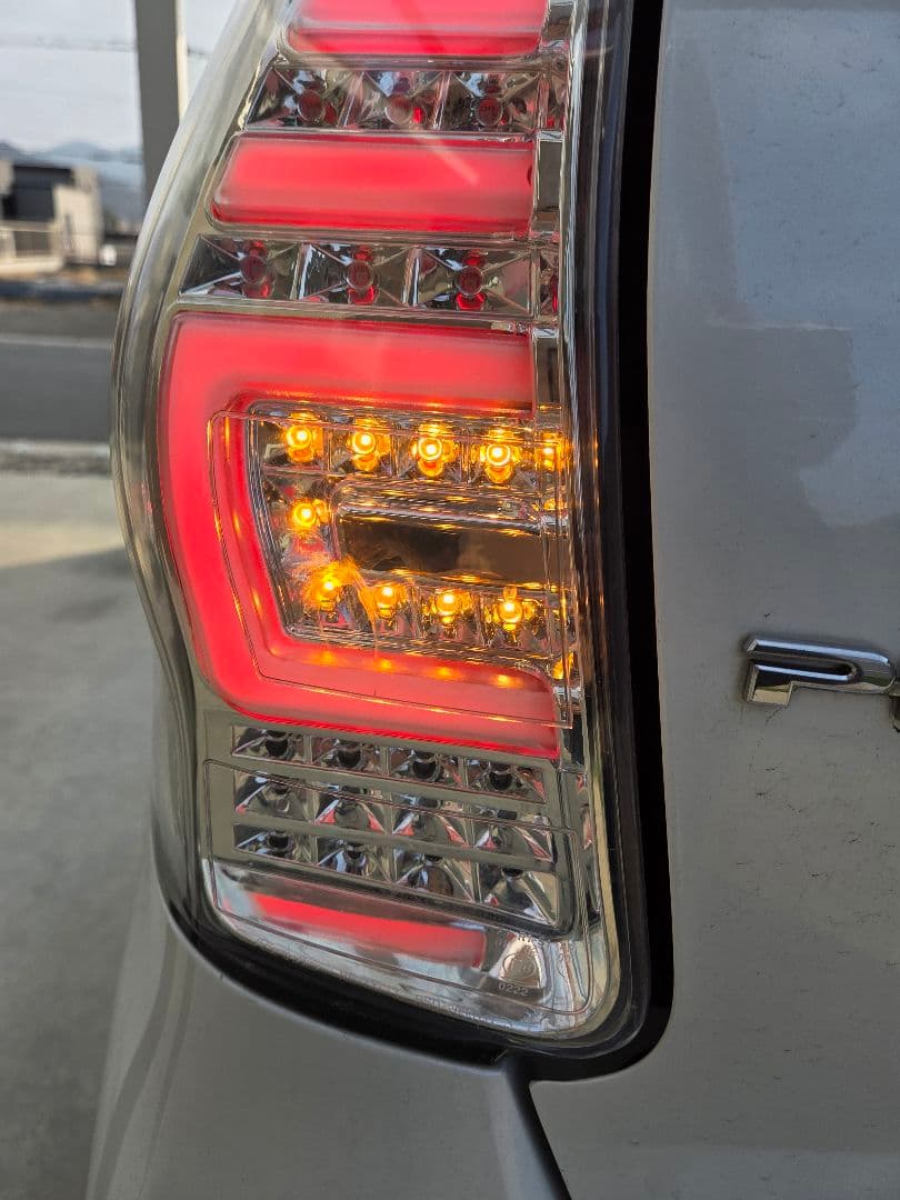プリウスα REVIER(レヴィーア) LEDテールランプ 流星バージョン希少品