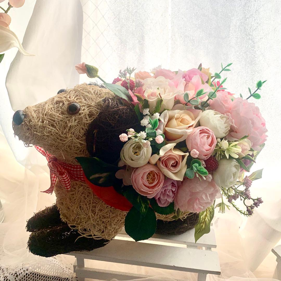ドック♡フラワーアレンジメント　　造花ギフト　母の日ギフト　犬ダックスインテリア