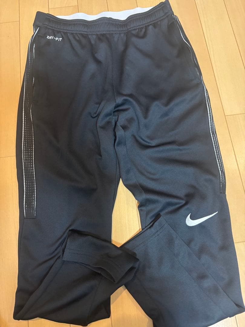 Nike ブラック ジャージ上下セット、サイズＭ、送料無料