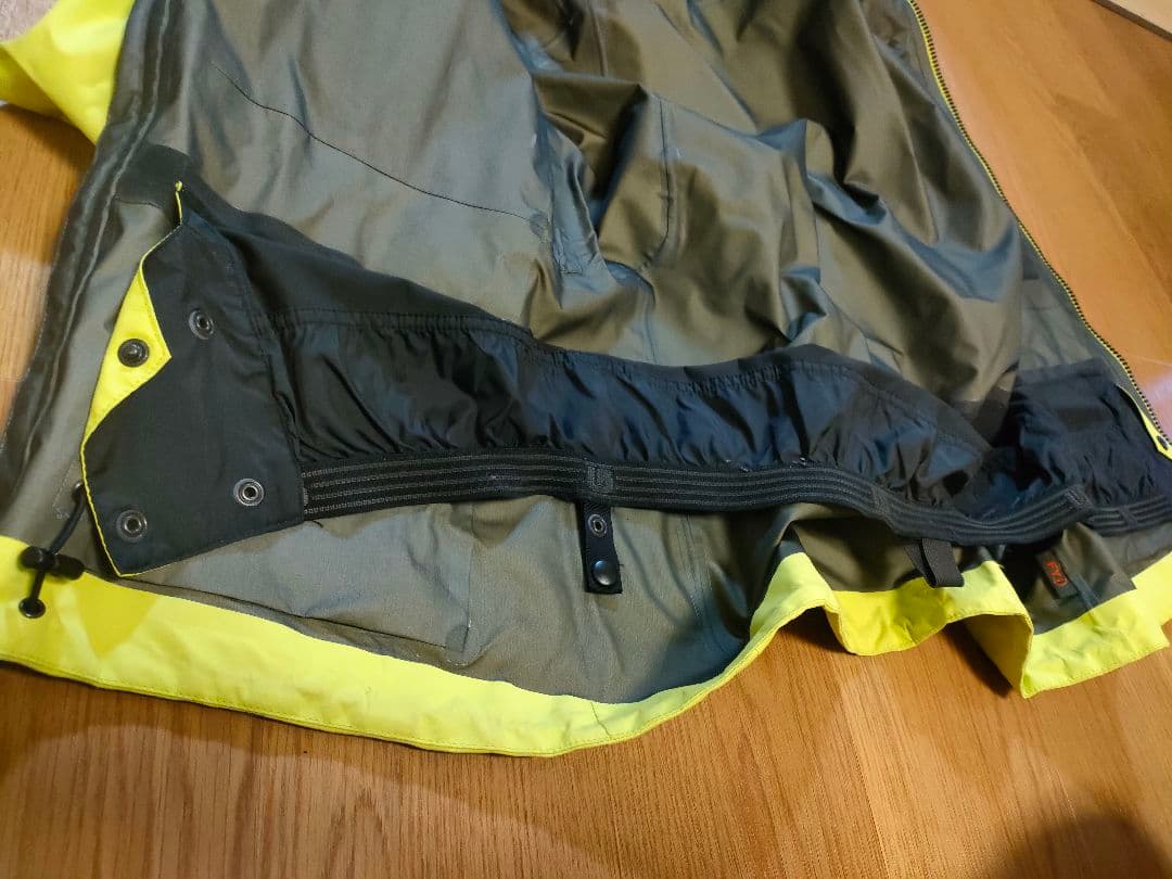 AK バートン ゴアテックス