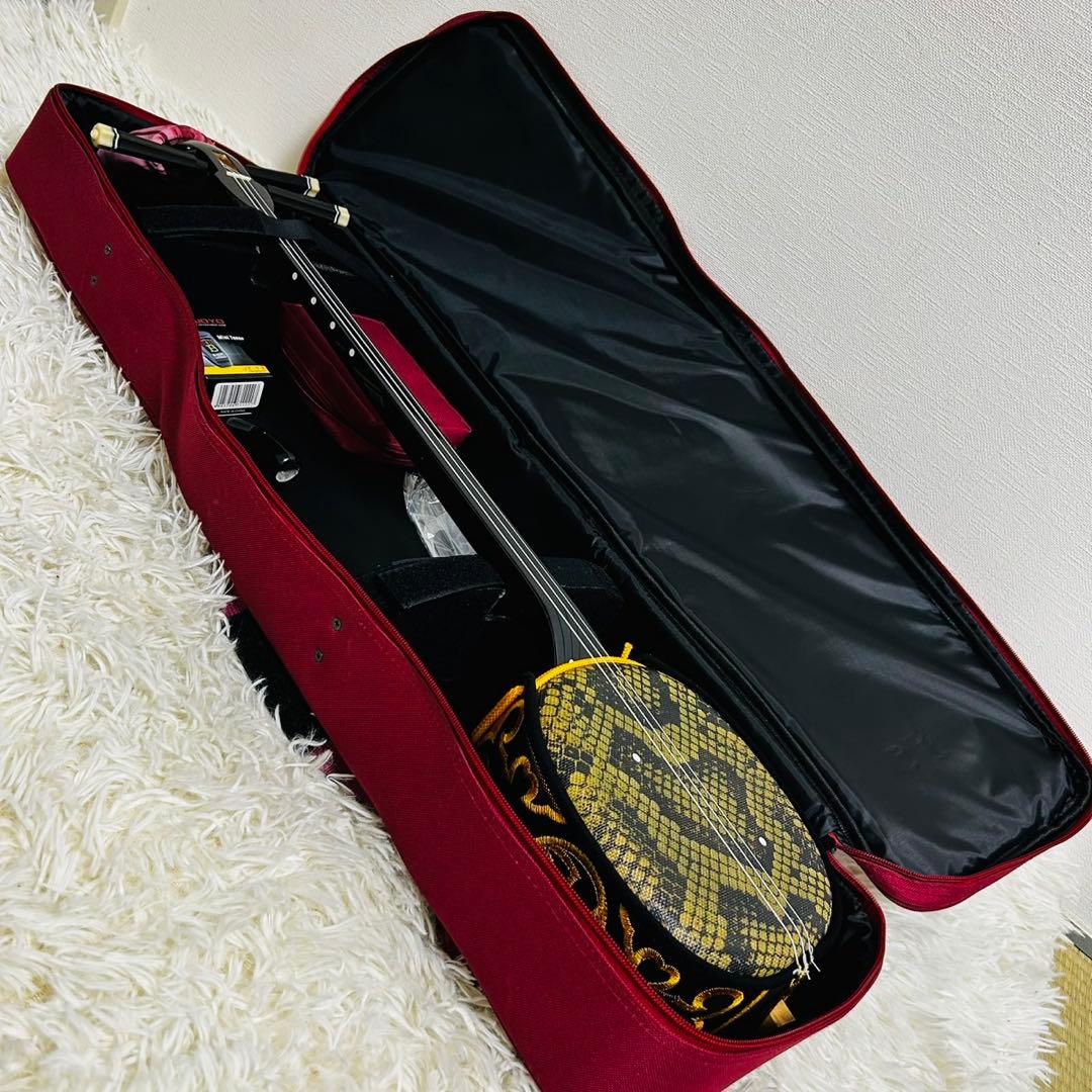 ★極美品★ 沖縄三線 蛇柄　人工革　三味線 胴巻き 和楽器 ミニチューナー付き
