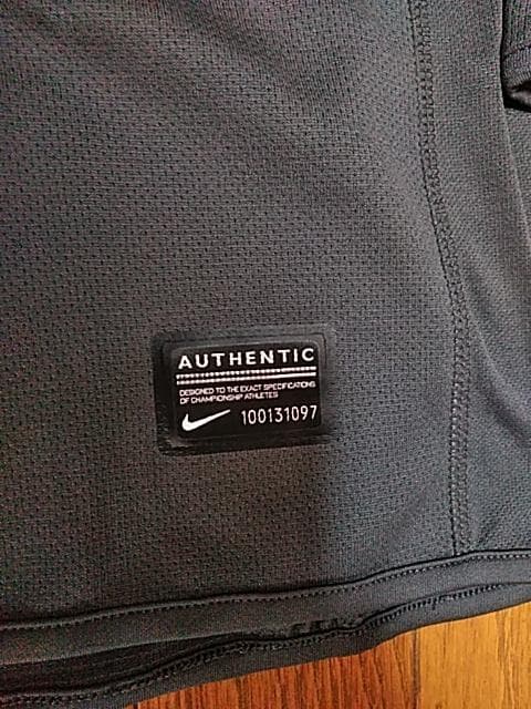 入手困難 マンチェスターユナイテッド トレーニングトップ XL　Nike 未使用