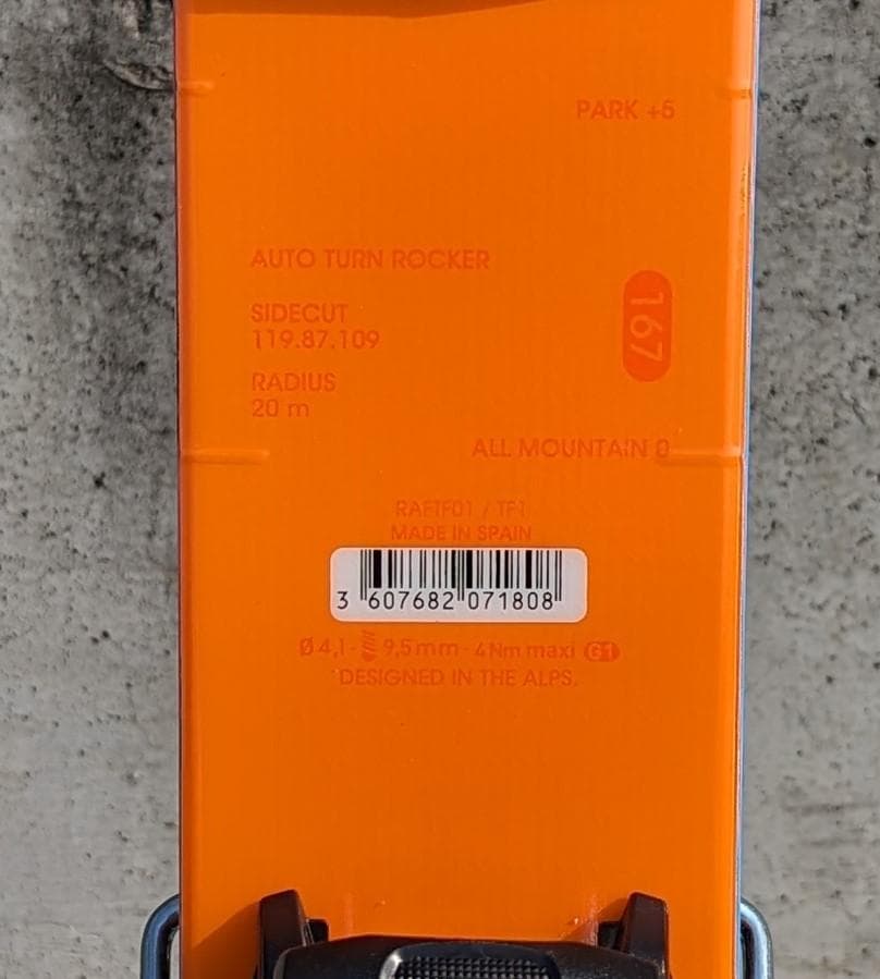 【新品未使用】ロシニョール　フリースタイル　スキー板　ビンディング付き
