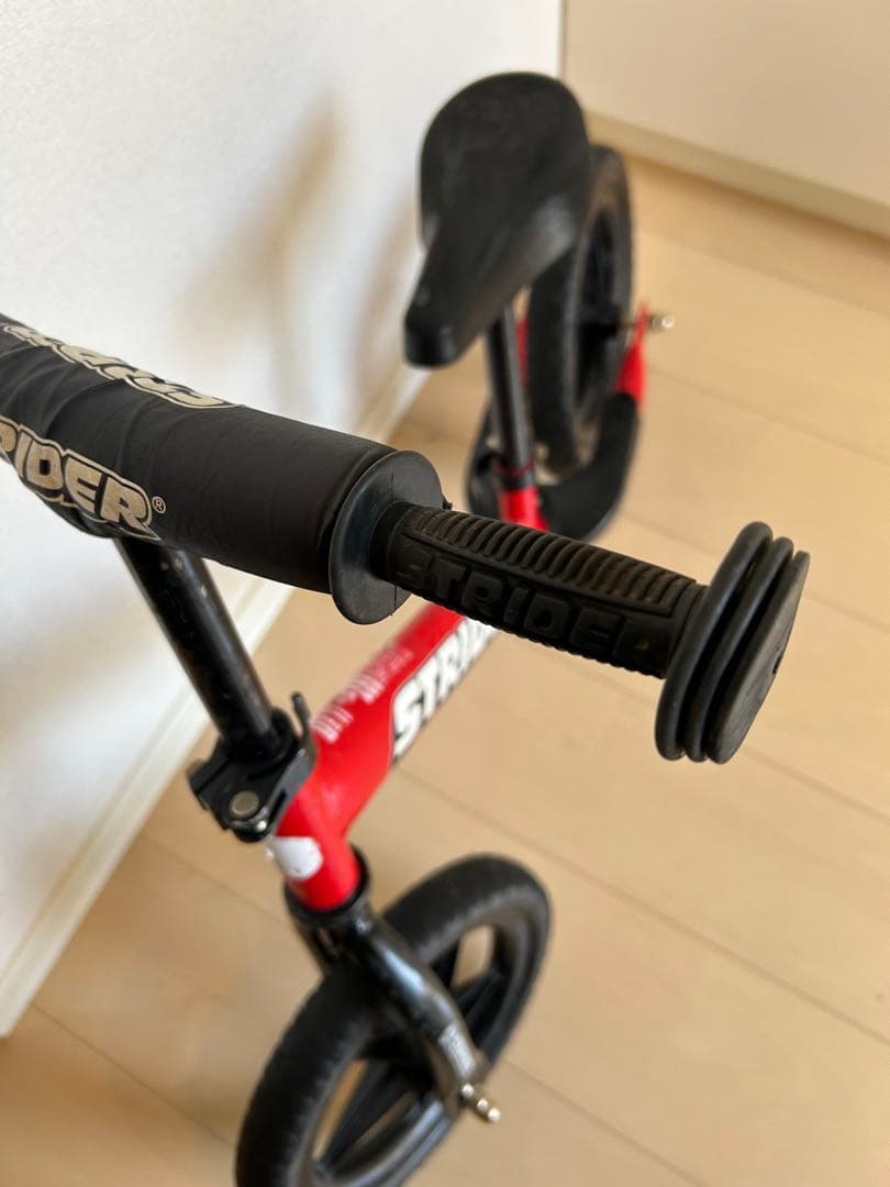 ヘルメット付き！　STRIDER 赤レッド 12インチ　スポーツタイプ