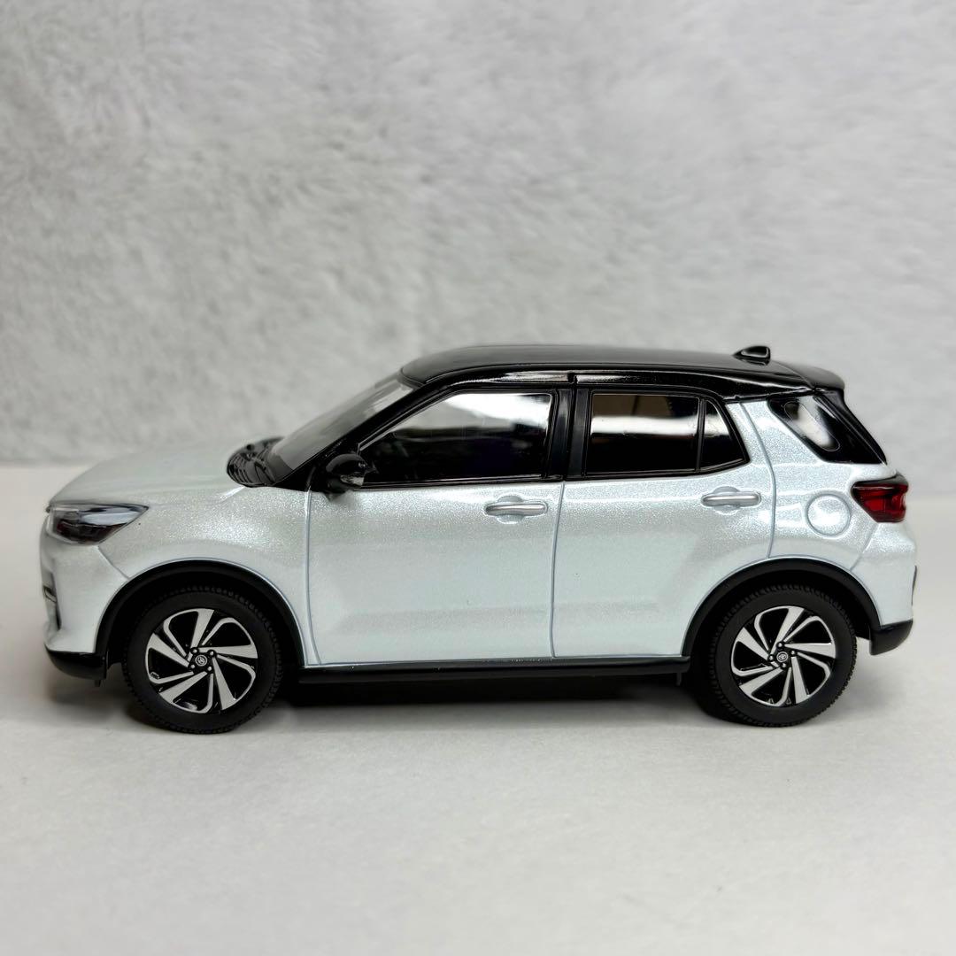 トヨタ ライズ カラーサンプル ミニカー 1/30 非売品