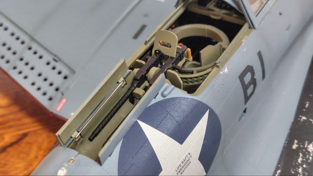 1/18 U.S. NAVY SBD-3 ドーントレス完成品 (訳あり)