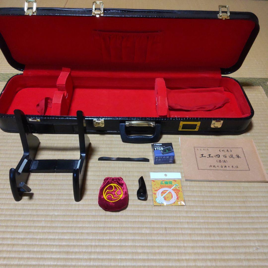 茶色の三線本体 蛇皮 3弦 スタンド付き