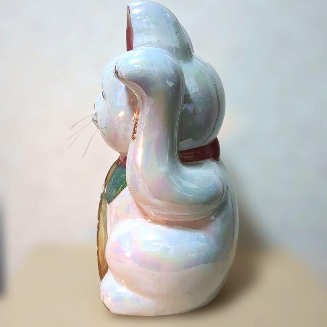 パール色の親子の招き猫の陶器の置物