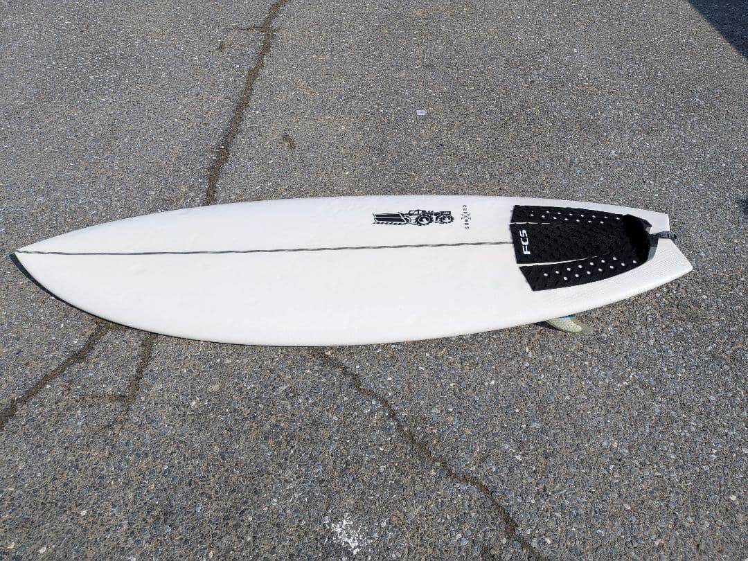 JS SUB XERO　ショートボード 5'8 フィン、ソフトカバー付き