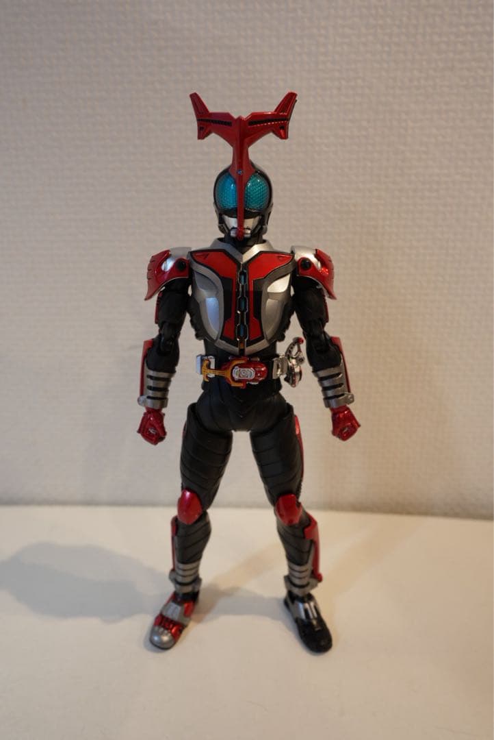 S.H.Figuarts（真骨彫製法）仮面ライダーカブトハイパーフォーム10th