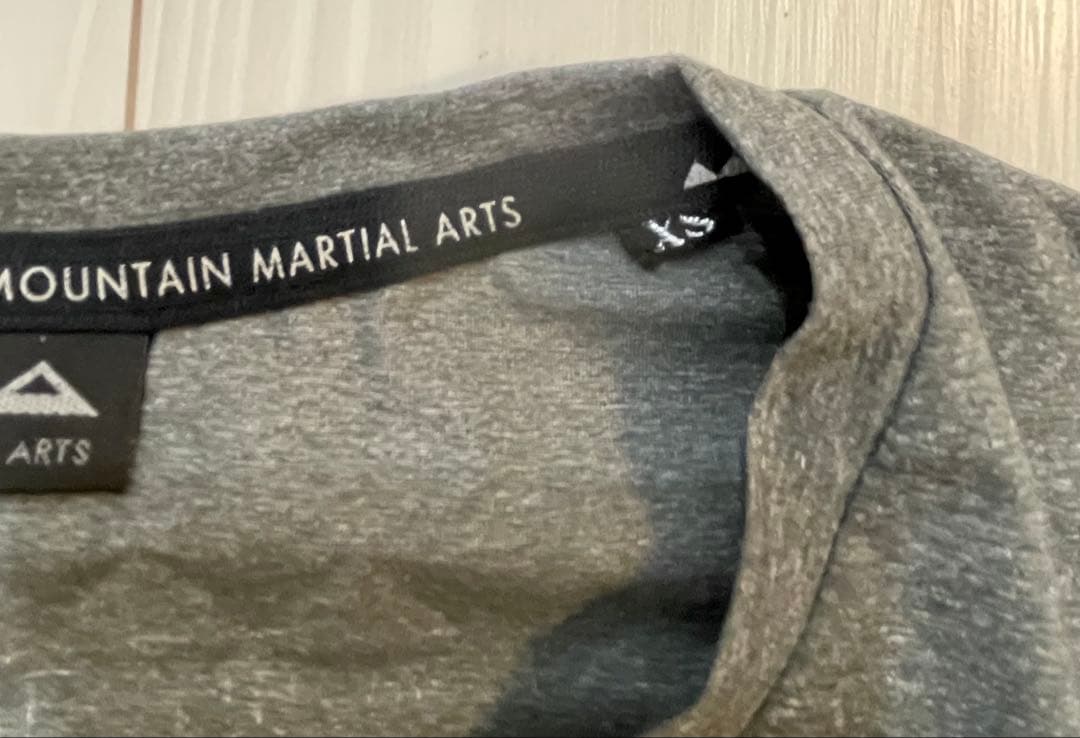 MOUNTAIN MARTIAL ARTS 長袖シャツ グレー