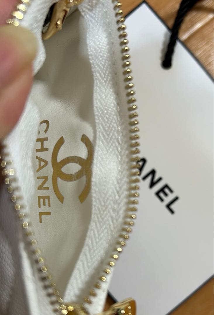 シャネルCHANEL ノベルティケース　レア！新色ホワイト