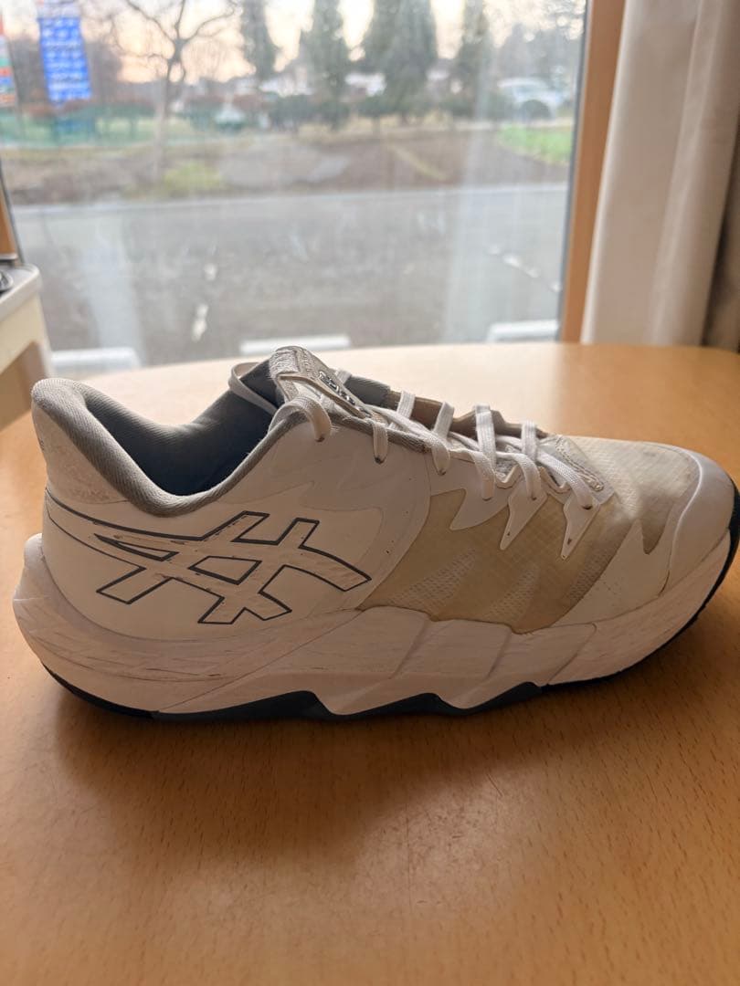 ASICS バスケットボールシューズ ホワイト UNPRE