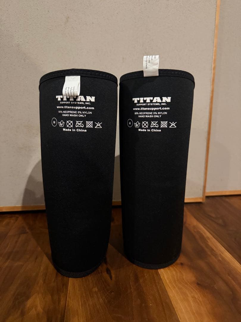 試着のみ超美品タイタンTITAN TKS ニースリーブ Mサイズ