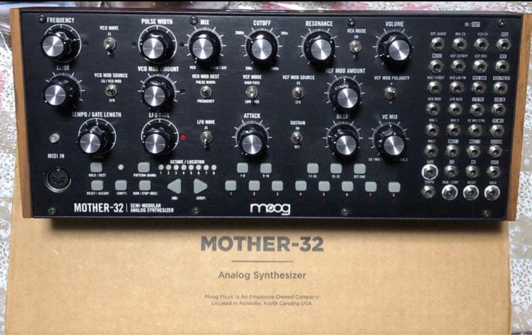 元箱付き moog mother32