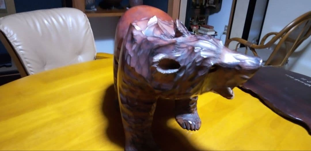 木彫りの熊 置物 　★美品　★一点物　bear wood carving
