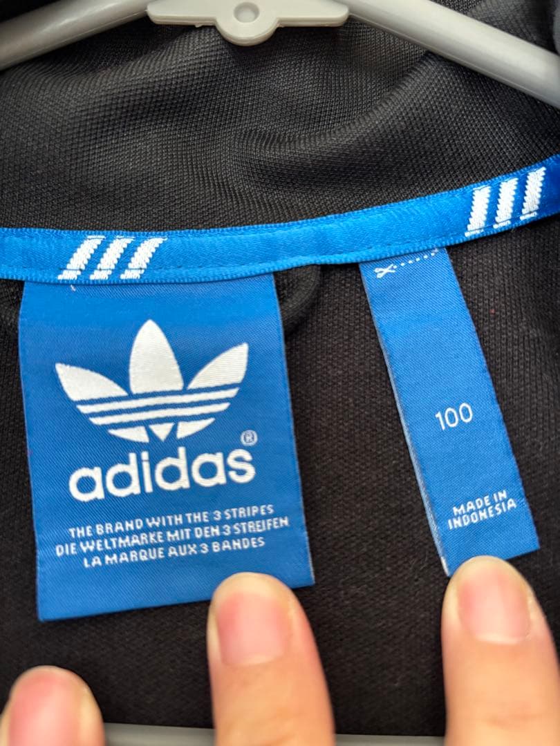 adidas トラックジャケット　ブラック