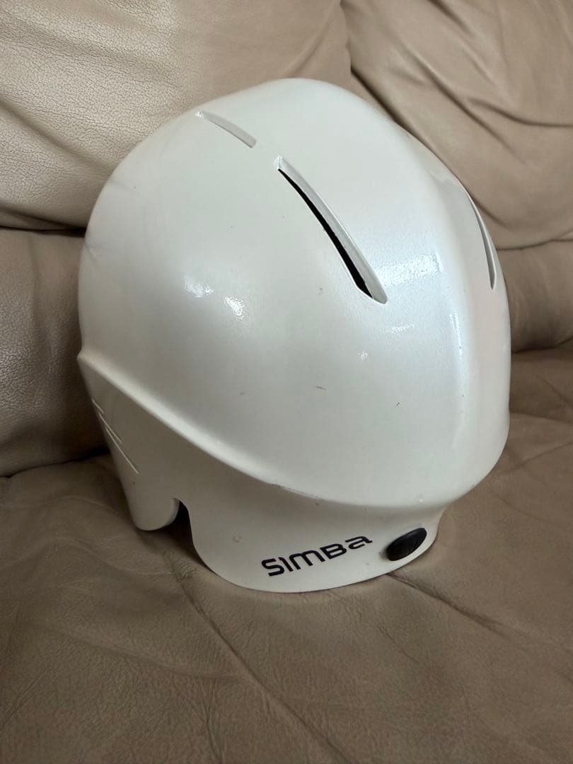 サーフィン用ヘルメット　SIMBA ホワイト ヘルメット 通気孔付き