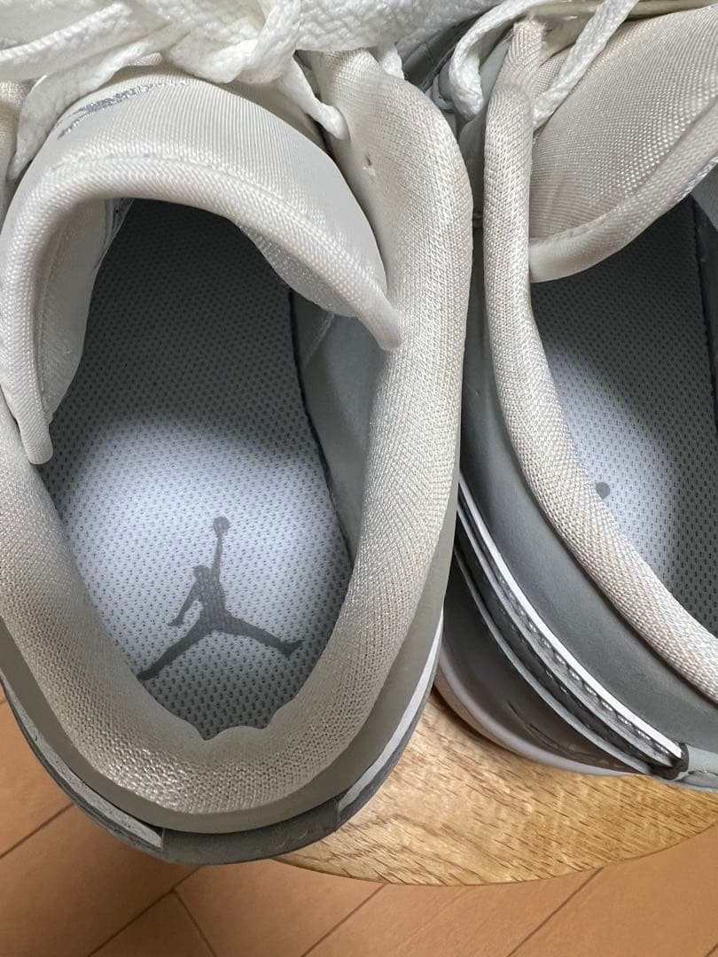 お値下げ！Nike Air Jordan 1 Low ホワイト/グレー 女性用