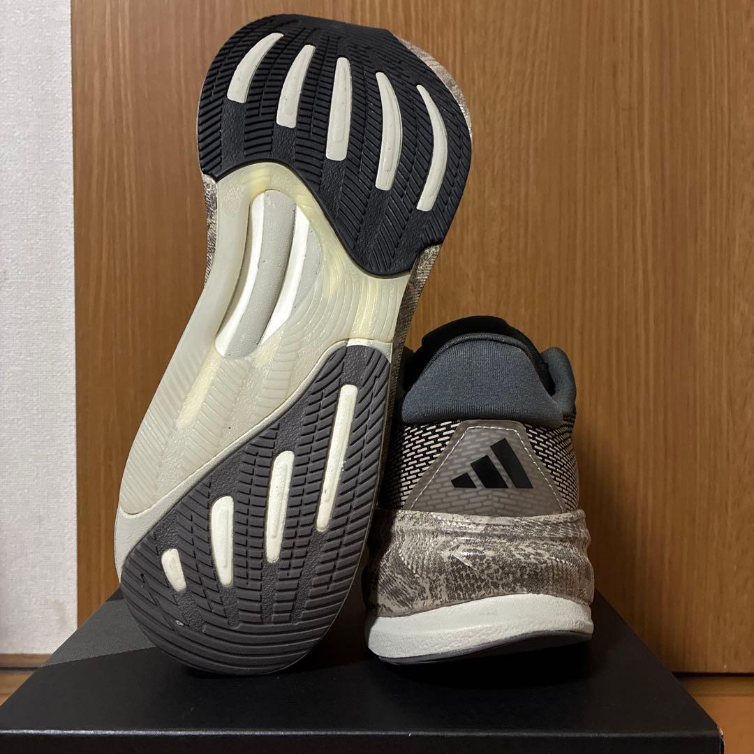 アディダス ランニングシューズ　スーパーノヴァ ライズ　ID8781